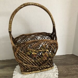 Vtg Woven Wicker Basket Handbag with Strawberry Design
